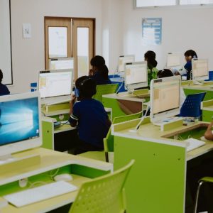 البرنامج المتكامل في إدارة علاقات العملاء (CRM)