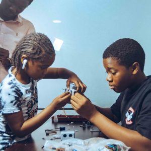 الاتجاهات الحديثة في المناقصات وأساليب تقييم العروض وإعداد عقودها