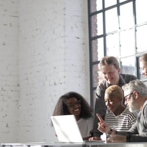 الأزمات وآثارها على الاقتصاد والبيئة