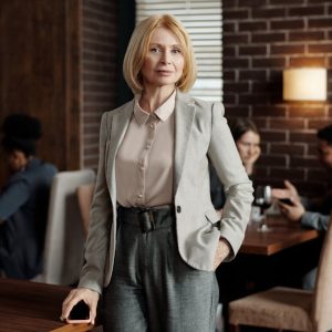 إدارة العلاقات والذكاء العاطفي في بيئة العمل