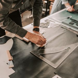 أساليب ومهارات إعداد وترسية العطاءات والممارسات والمناقصات