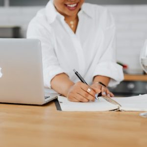 إدارة العلاقات والذكاء العاطفي في بيئة العمل