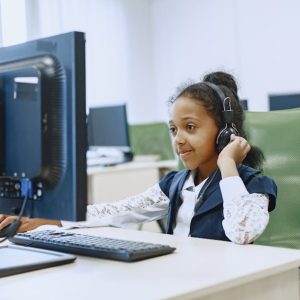 استراتيجيات التجهيز والشراء وإدارة سلاسل التموين والإمداد