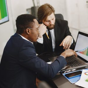 إدارة مراكز المعلومات وتأمين الوثائق والملفات المستندية بالحاسب الآلي