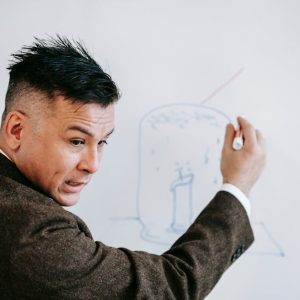 أصول الصياغة النموذجية للعقود القانونية والإدارية وإشاكالاتها وأساليب حلها