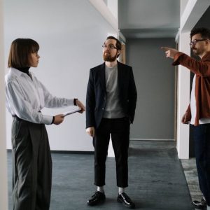 إدارة العلاقات والذكاء العاطفي في بيئة العمل