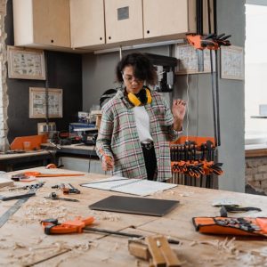 التميز في أعمال المشتريات وإعداد العطاءات وإدارة العقود