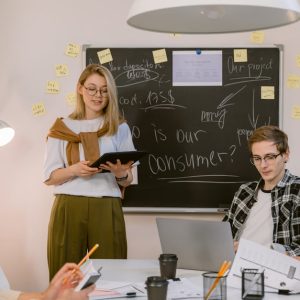 استخدام برامج الأوفيس والإدارة الإلكترونية