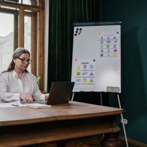 نظم وإجراءات الأمن والسلامة في المخازن والمستودعات