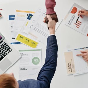 تنشيط وتخطيط الذاكرة الذهنية لتوليد الأفكار الإبداعية في العمل