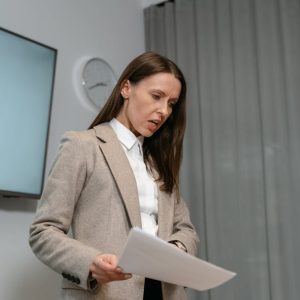 إدارة العلاقات والذكاء العاطفي في بيئة العمل