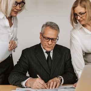 الإبداع والتميّز في إدارة الموارد البشرية وشؤون الموظفين