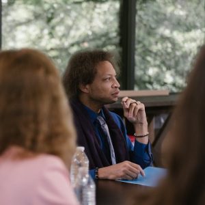 التميز في أعمال المشتريات وإعداد العطاءات وإدارة العقود