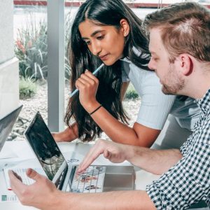 تنمية المهارات الإدارية وفن التعامل مع الضغوط لمدراء مكاتب القيادة العليا