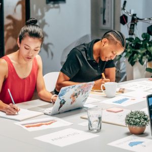 التجارة الإلكترونية: المفهوم والممارسة