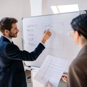 تنمية المهارات السلوكية والفنية للسكرتارية الخاصة والفنية