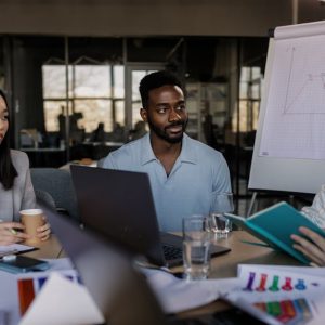 إدارة الضيافة وخدمة الضيوف في الفنادق