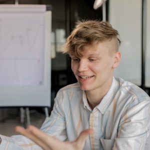 أصول الصياغة النموذجية للعقود القانونية والإدارية وإشاكالاتها وأساليب حلها