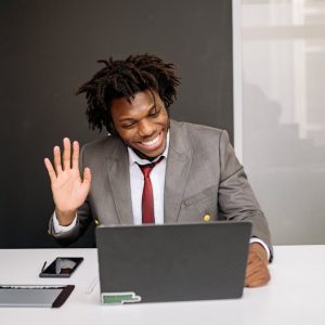 استخدام المصادر المجانية المتاحة على شبكة الإنترنت في تقديم خدمات المعلومات