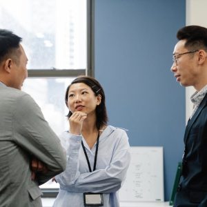 الاتصالات في ظل التشابك الإلكتروني التقنية والاستخدام