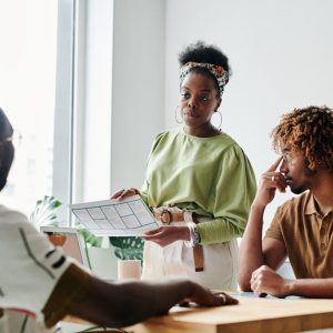 إدارة العقود والأوامر التغيرية والمطالبات العقدية والتحكيم بشأنها