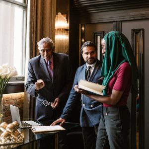 إدارة وتطوير خدمات المراجعين في البلديات