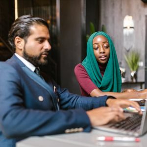 فن الخطابة والعرض والإلقاء