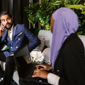 فنون الإقناع ومهارات الاتصال الفعَّال وبناء فريق العمل