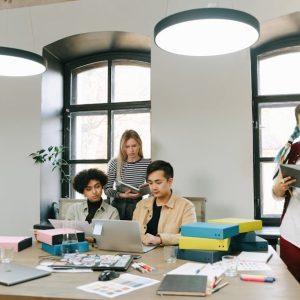 المرأة والعمل التطوعي