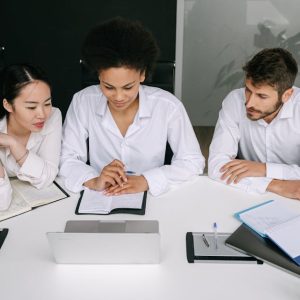 كتـابــة التقـارير للمفتشين والمـراقبين الإداريين