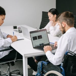 البرنامج المتكامل في إدارة علاقات العملاء (CRM)