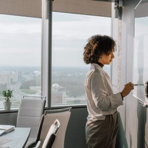 تحسين الأداء الوظيفي وزيادة الإنتاجية