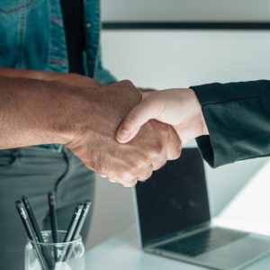 الإحلال وتكوين الصف الثاني من القيادة الإدارية وربط المسارين الوظيفي والتدريبي