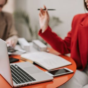 مهارات إدارة ضغوط العمل وإدارة الوقت وتحديد الأولويات