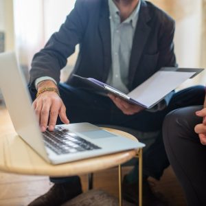 قوانين الشحن البري والجوي والبحري