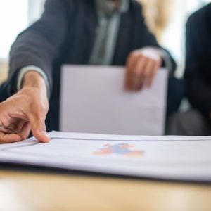 إدارة العقود والأوامر التغيرية والمطالبات العقدية والتحكيم بشأنها