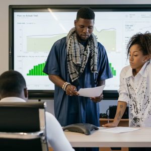 إعداد الهياكل التنظيمية الوظيفية وتحليل وتوصيف الوظائف وتقييم الأداء